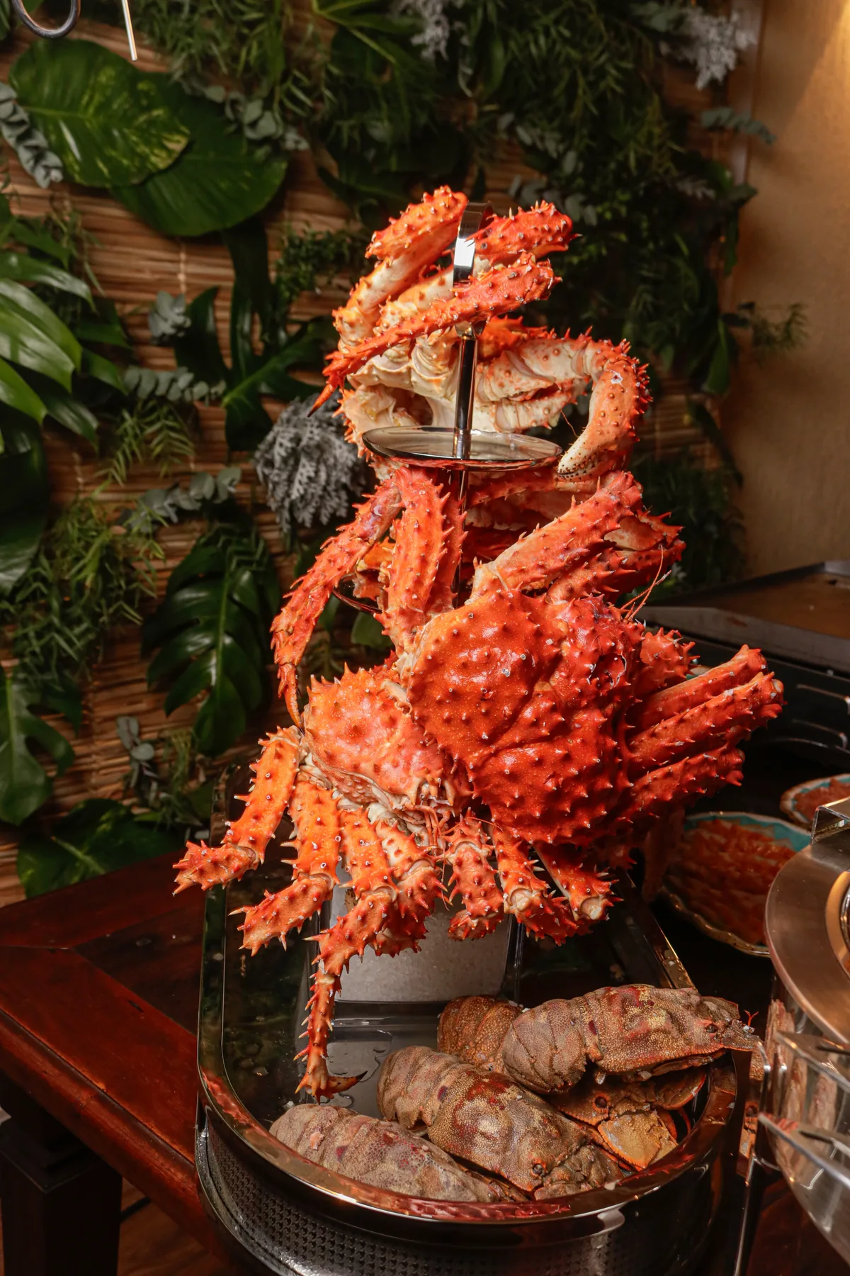 Torre de king crab no buffet de frutos do mar da Carmelita